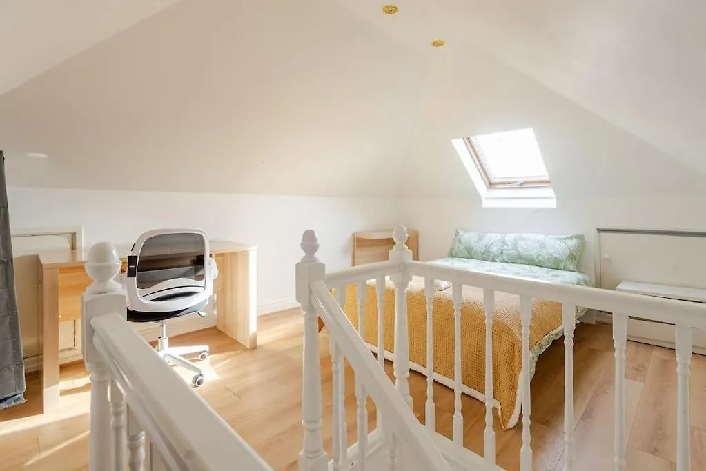 Spacious 4Bed House In London-20 Mins To Central Eltham 0*,  United Kingdom