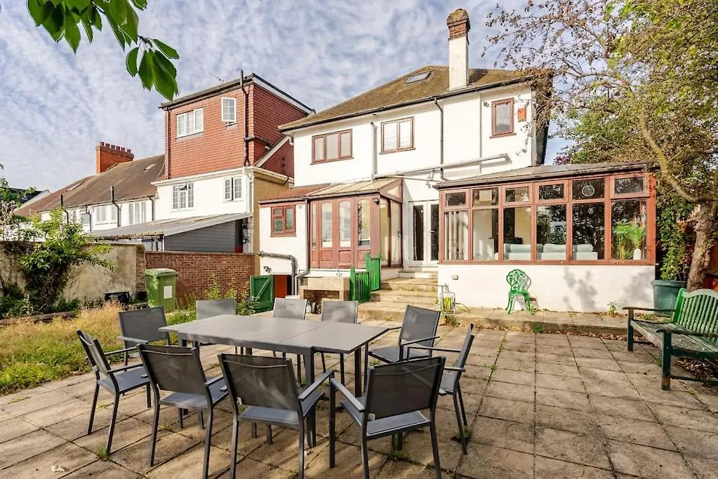 Spacious 4Bed House In London-20 Mins To Central Eltham Holiday home