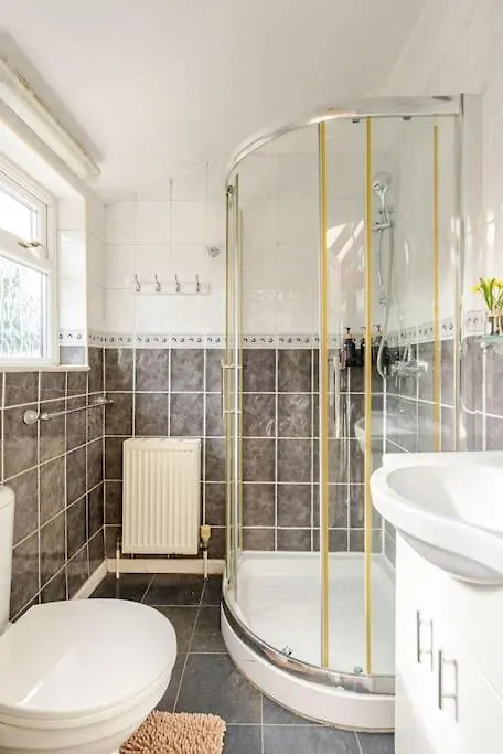 Spacious 4Bed House In London-20 Mins To Central Eltham 0*,