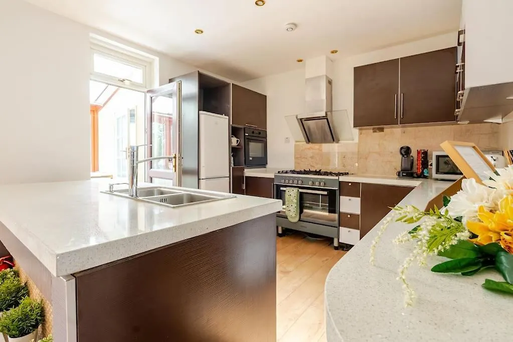 Holiday home Spacious 4Bed House In London-20 Mins To Central Eltham
