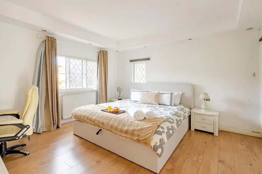 Holiday home Spacious 4Bed House In London-20 Mins To Central Eltham United Kingdom