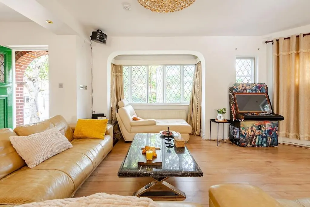 Spacious 4Bed House In London-20 Mins To Central Eltham 0*,