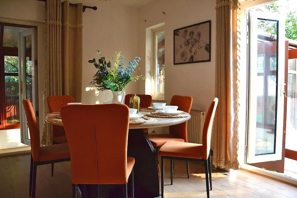 Spacious 4Bed House In London-20 Mins To Central Eltham Holiday home