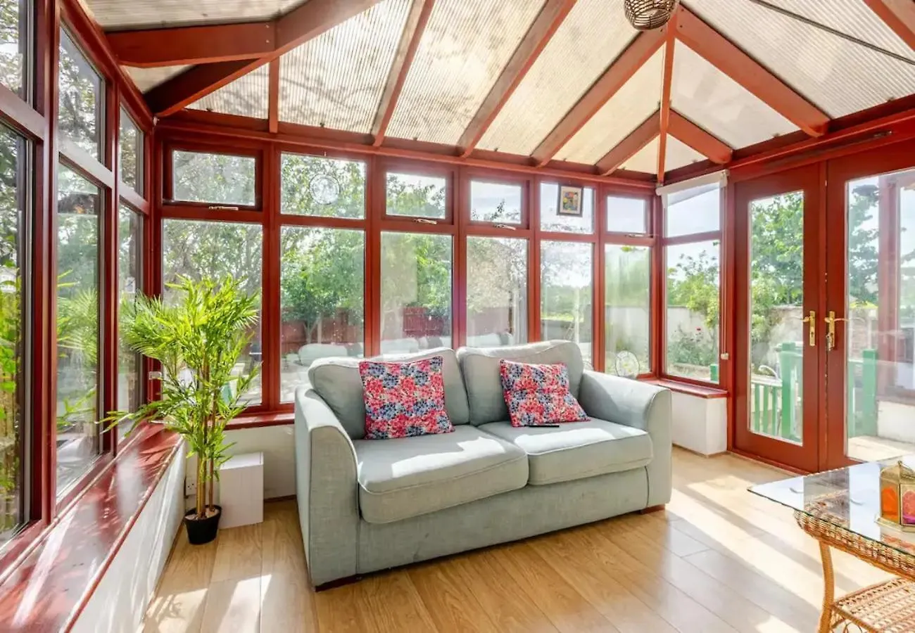 Spacious 4Bed House In London-20 Mins To Central Eltham 0*,  United Kingdom